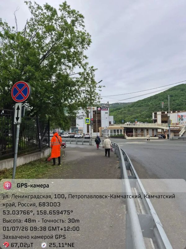 Город день за днем. . 1 июля 2026 года В ПетропавловскеКамчатском продолжаются работы по содержанию городских улиц Город день за днем. . 1 июля 2026 года В ПетропавловскеКамчатском продолжаются работы по содержанию городских улиц