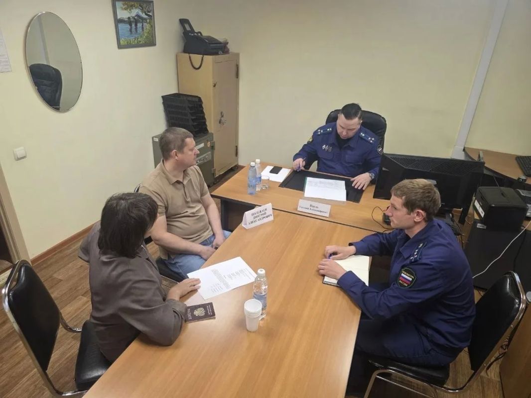 Заместитель прокурора края Евгений Пауль провел прием жителей Быстринского района в селе Эссо Заместитель прокурора края Евгений Пауль провел прием жителей Быстринского района в селе Эссо