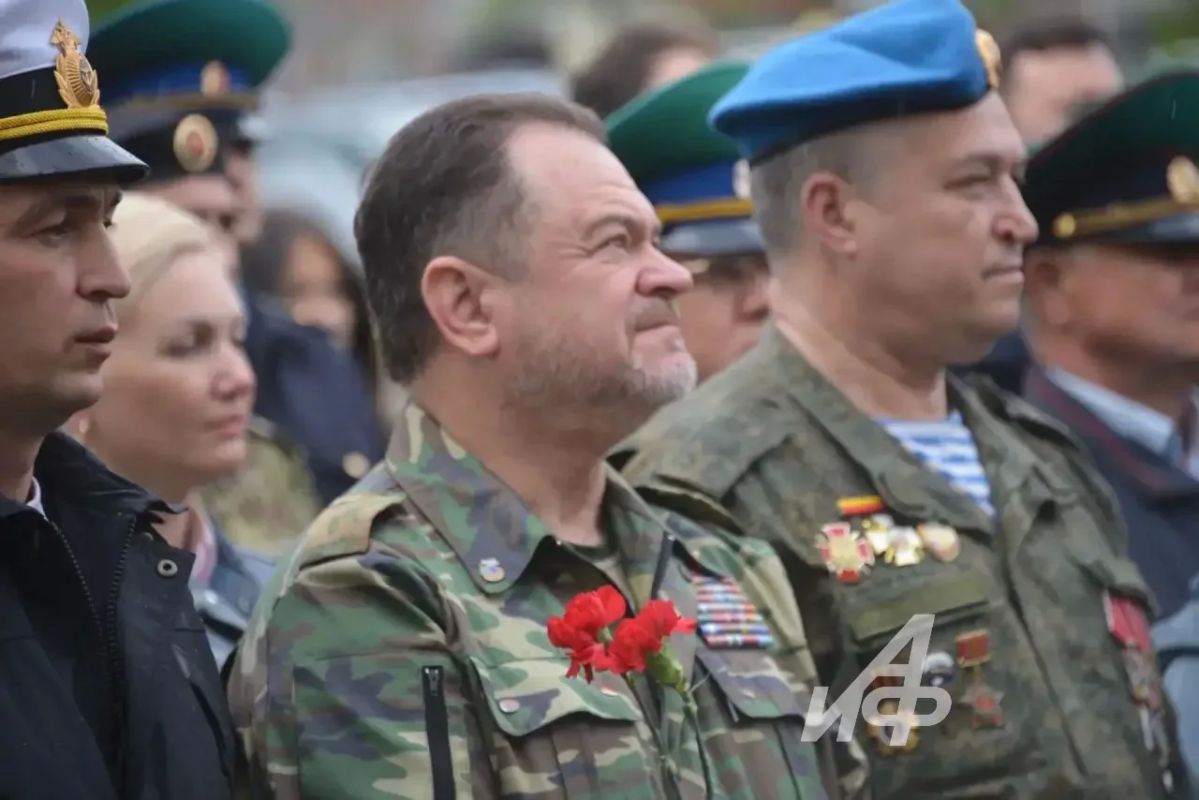 Инициатором учреждения Дня ветерана боевых действий ещё в 2008 году стали участники всероссийского движения «Боевое братство», потом к ним присоединились «Офицеры России» Инициатором учреждения Дня ветерана боевых действий ещё в 2008 году стали участники всероссийского движения «Боевое братство», потом к ним присоединились «Офицеры России»