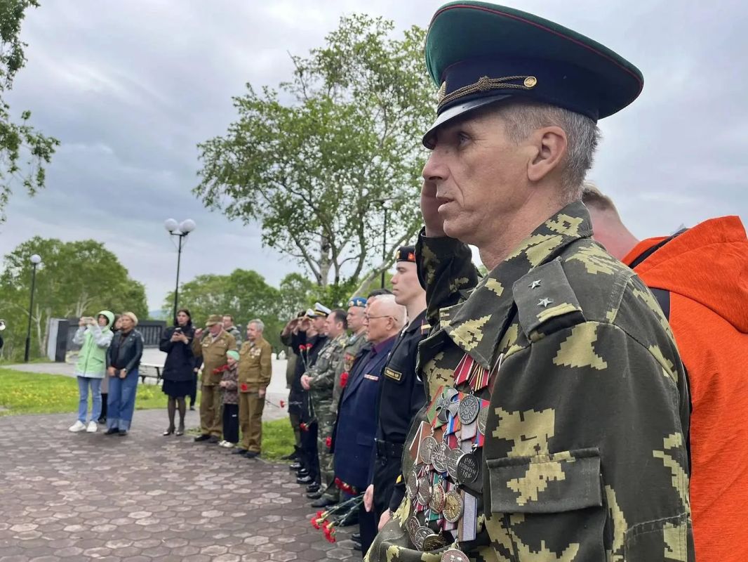 На Камчатке почтили память ветеранов боевых действий На Камчатке почтили память ветеранов боевых действий