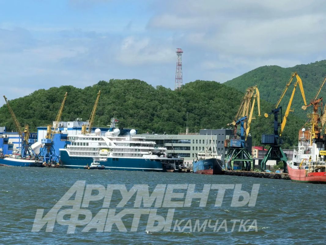 Мега-яхта прибыла на Камчатку: круиз по Дальнему Востоку стоит 2 млн Мега-яхта прибыла на Камчатку: круиз по Дальнему Востоку стоит 2 млн