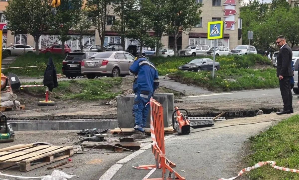 В краевом центре продолжаются дорожные ремонтные работы В краевом центре продолжаются дорожные ремонтные работы
