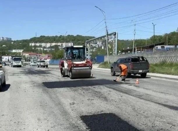 В краевом центре продолжаются дорожные ремонтные работы В краевом центре продолжаются дорожные ремонтные работы