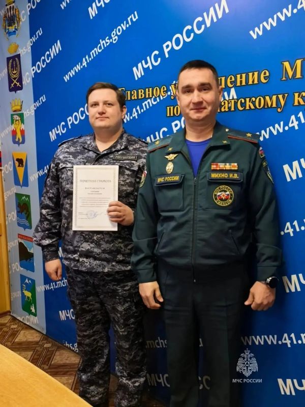 Горела машина: росгвардейцы оцепили место происшествия Горела машина: росгвардейцы оцепили место происшествия