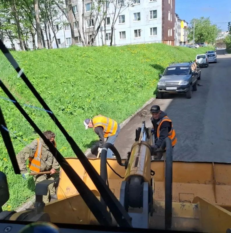 Город день за днем. 6 июля 2026 года В Петропавловске-Камчатском продолжается комплекс мероприятий по содержанию городских территорий Город день за днем. 6 июля 2026 года В Петропавловске-Камчатском продолжается комплекс мероприятий по содержанию городских территорий