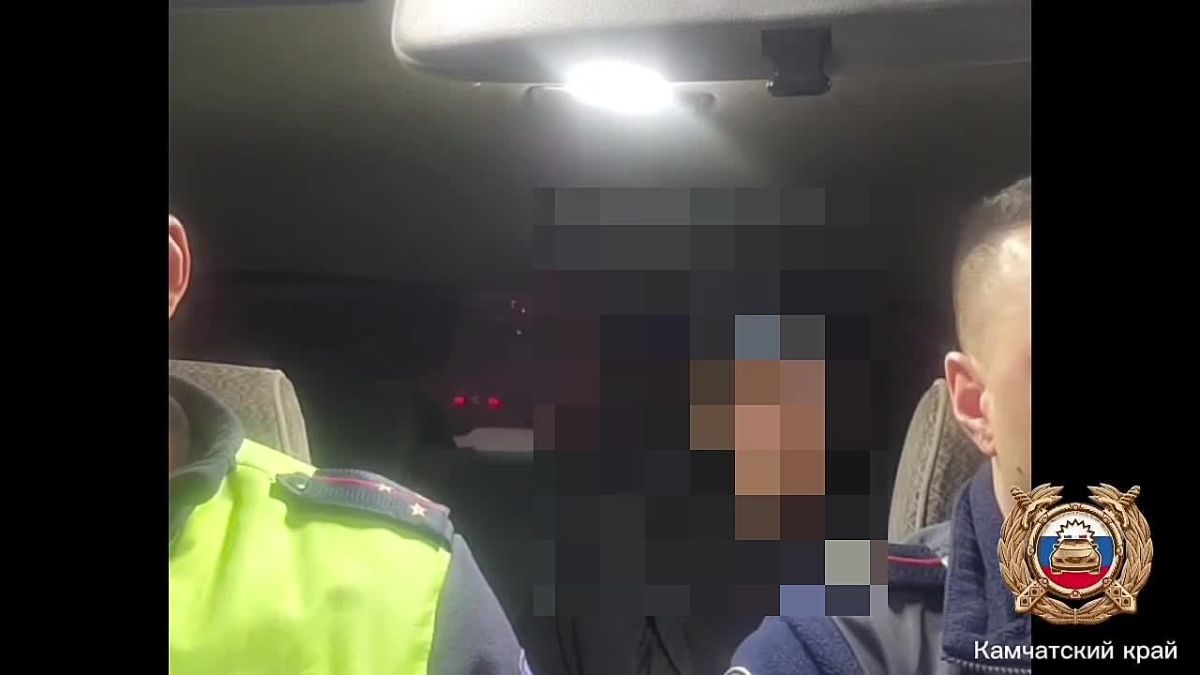 В Петропавловске нетрезвый водитель на неисправном автомобиле врезался в световую опору