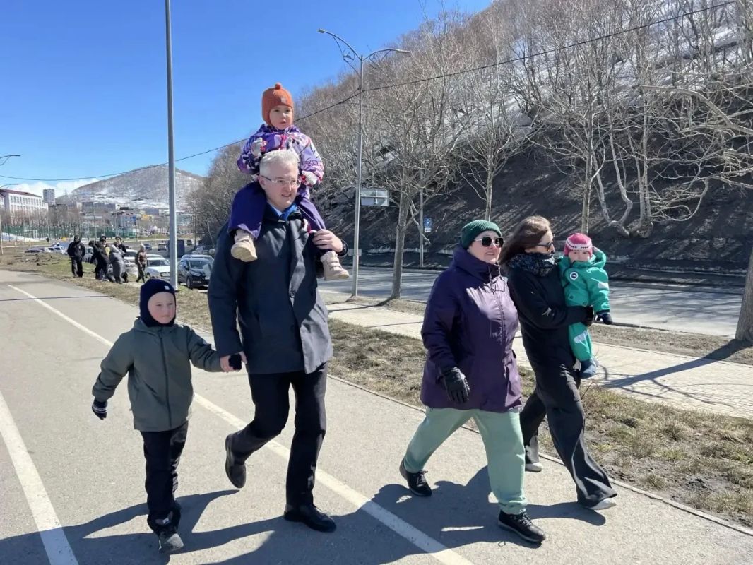 Владимир Солодов: Сегодня мы отмечаем один из самых теплых и светлых праздников – День семьи, любви и верности Владимир Солодов: Сегодня мы отмечаем один из самых теплых и светлых праздников – День семьи, любви и верности
