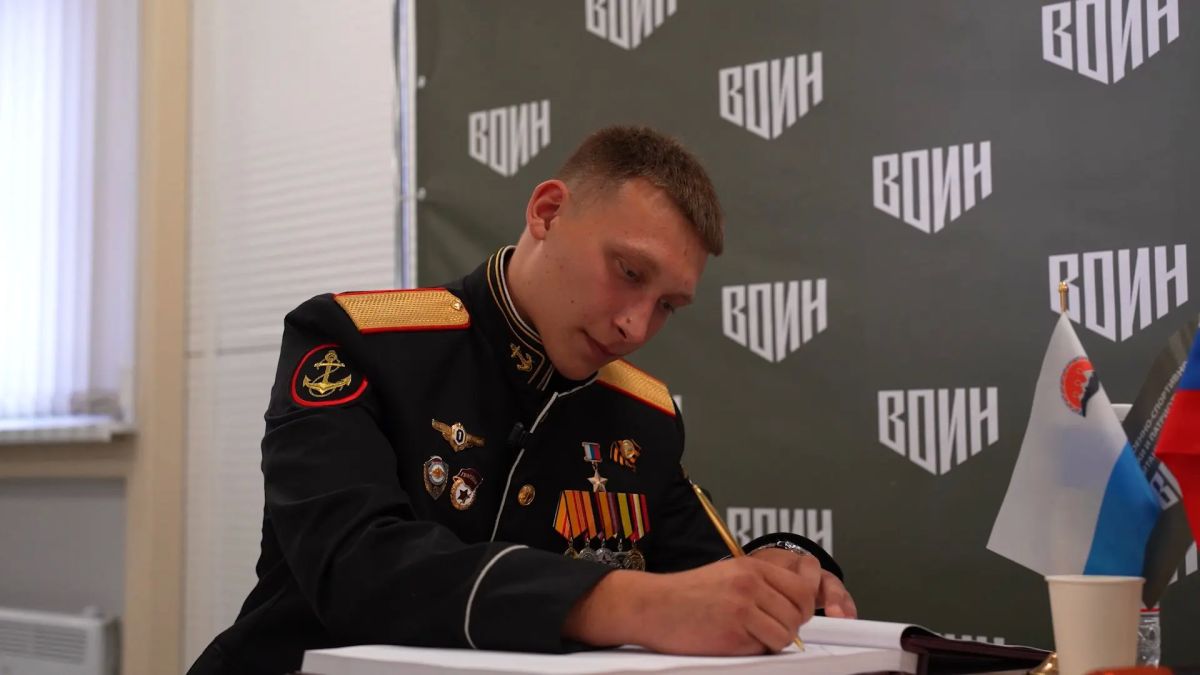Сергей Меркулов и Герой России посетили центр «ВОИН» на Камчатке Сергей Меркулов и Герой России посетили центр «ВОИН» на Камчатке