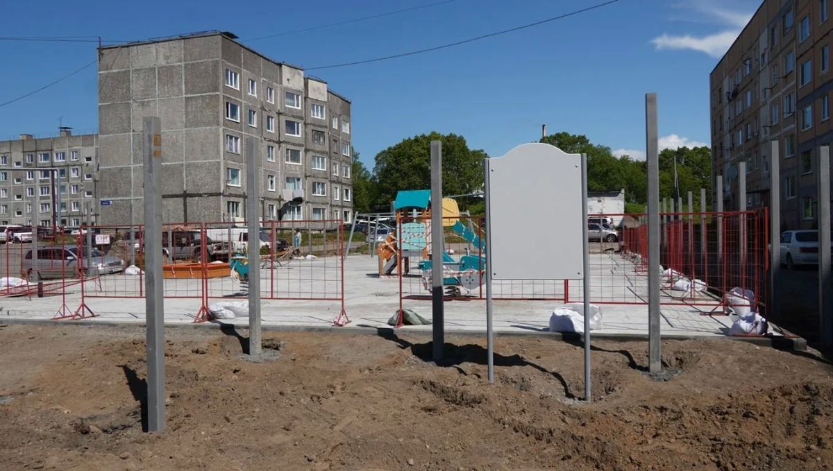 Новые детские площадки благоустраивают в краевом центре Новые детские площадки благоустраивают в краевом центре