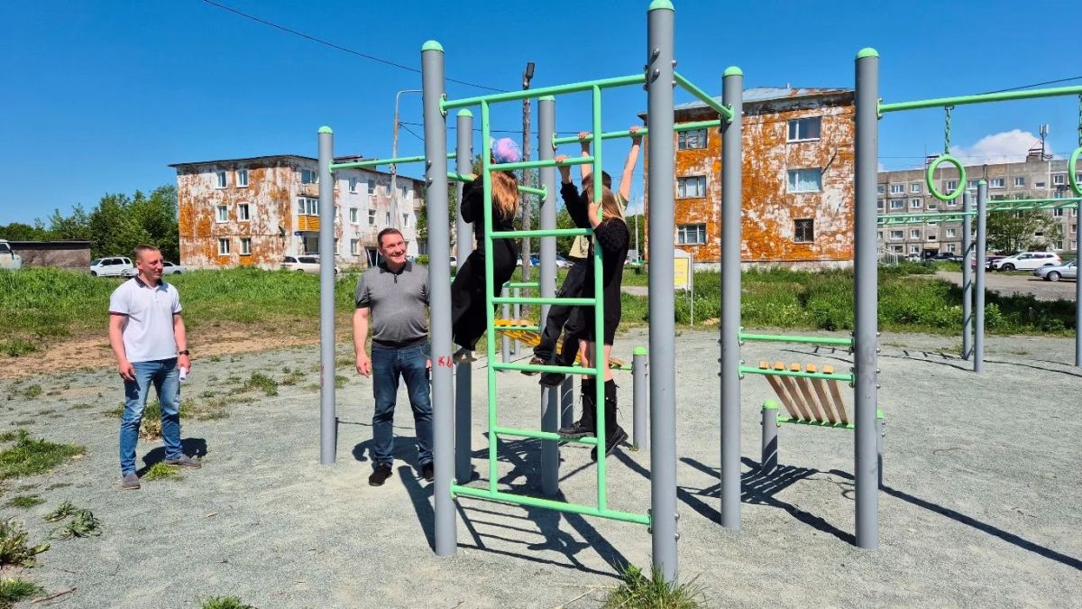 Новые детские площадки благоустраивают в краевом центре Новые детские площадки благоустраивают в краевом центре
