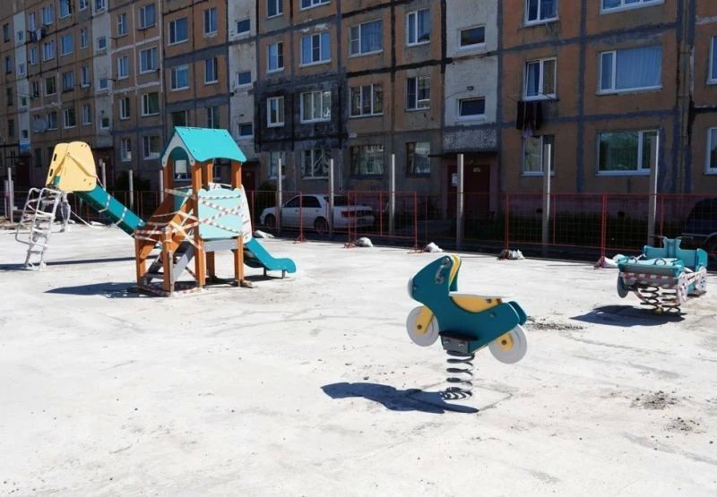 В Петропавловске приводят в порядок детские площадки