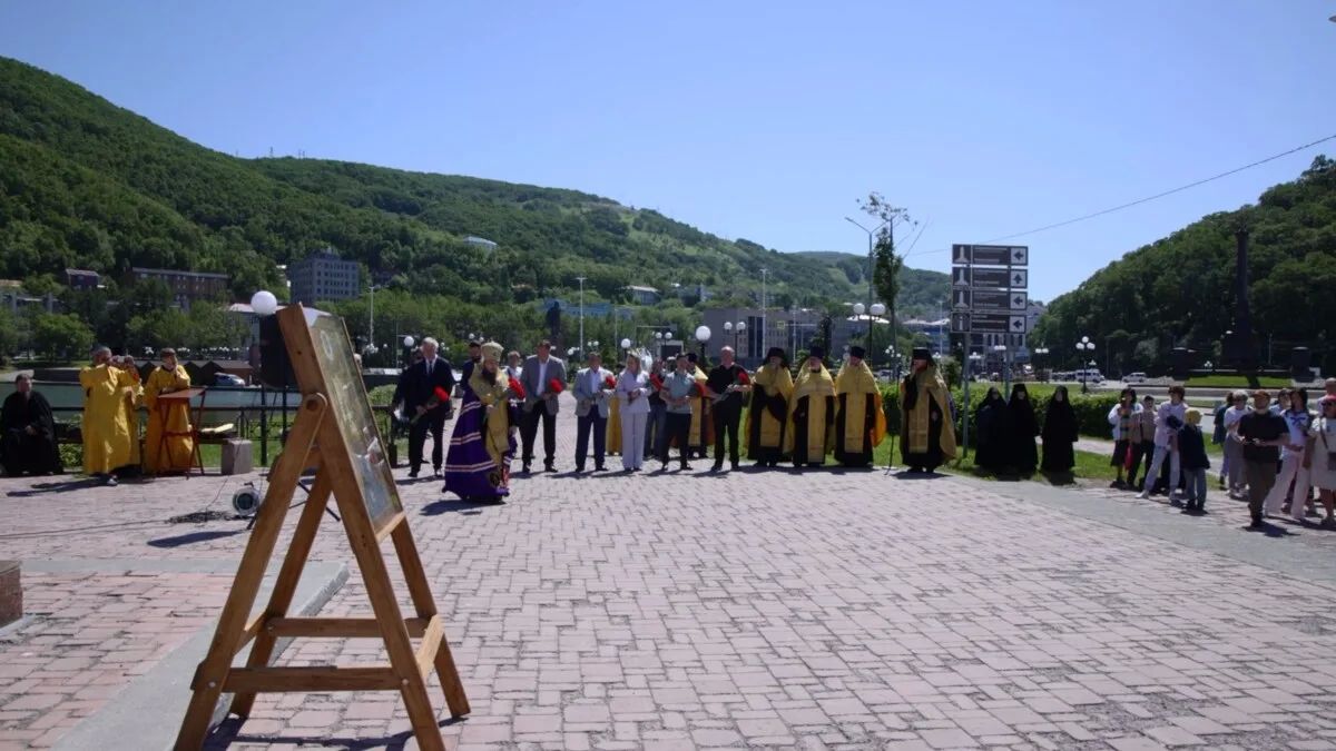 В ПетропавловскеКамчатском прошли молебен и возложение цветов в честь святых первоверховных апостолов Петра и Павла В ПетропавловскеКамчатском прошли молебен и возложение цветов в честь святых первоверховных апостолов Петра и Павла
