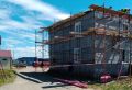 В отдалённых районах Камчатки обновляют фасады и крыши многоквартирных домов