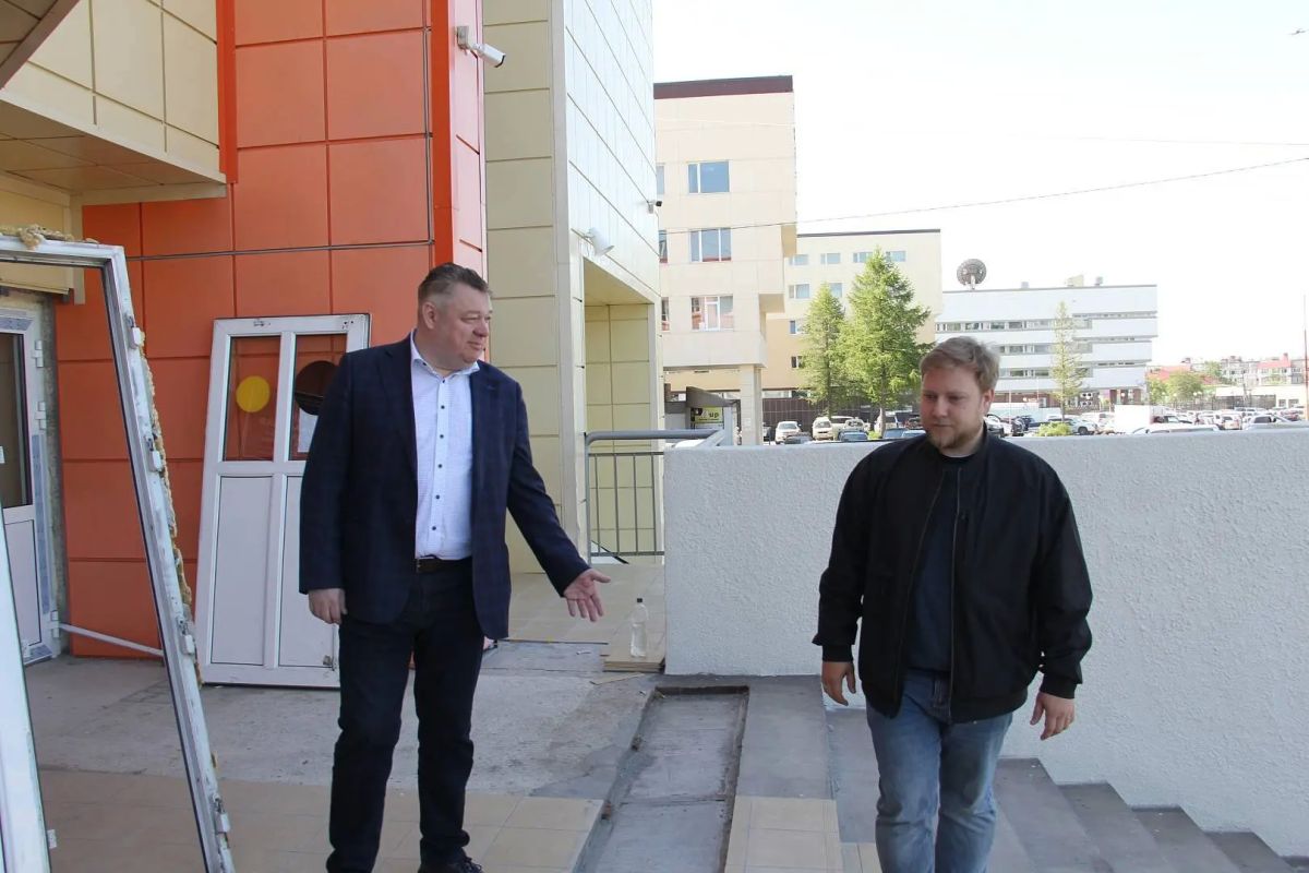 Павел Сайдачаков проконтролировал ход работ по капитальному ремонту крыльца детской художественной школы краевого центра Павел Сайдачаков проконтролировал ход работ по капитальному ремонту крыльца детской художественной школы краевого центра