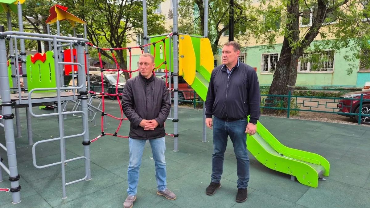 Новая игровая площадка появилась в ПетропавловскеКамчатском на улице Пограничной Новая игровая площадка появилась в ПетропавловскеКамчатском на улице Пограничной