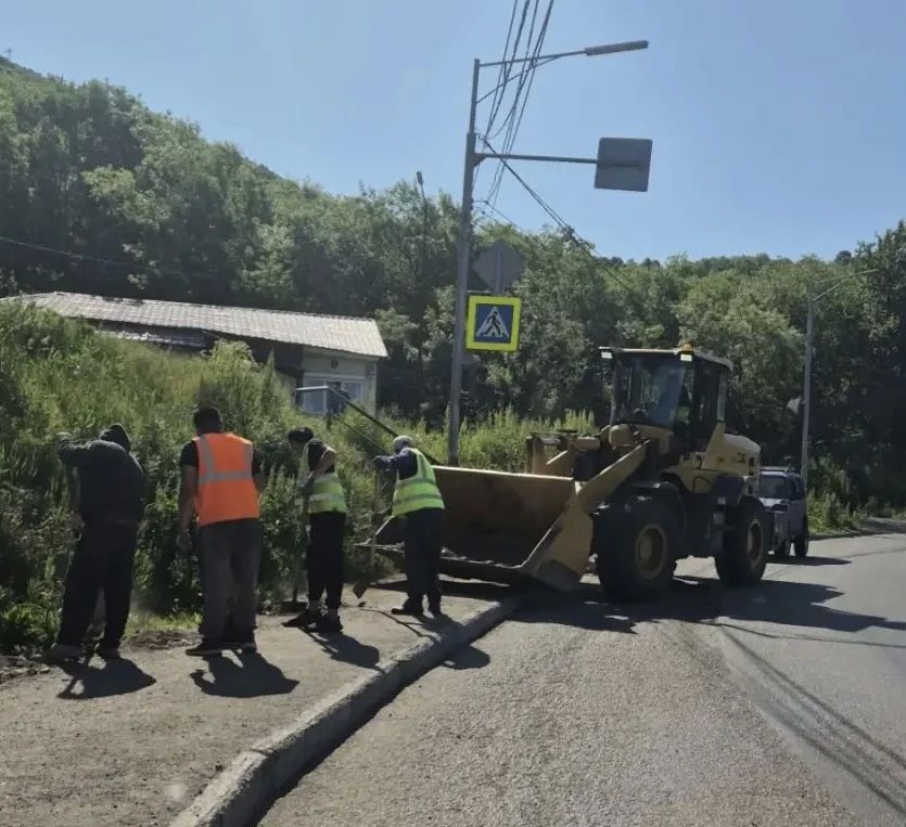 Город день за днем. 13 июля 2026 года В ПетропавловскеКамчатском продолжаются комплексные работы по содержанию городских территорий Город день за днем. 13 июля 2026 года В ПетропавловскеКамчатском продолжаются комплексные работы по содержанию городских территорий