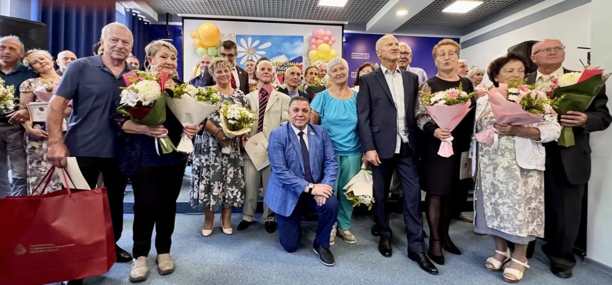 В Петропавловске-Камчатском состоялось торжественное чествование семейных пар, проживших в браке от 30 до 60 лет В Петропавловске-Камчатском состоялось торжественное чествование семейных пар, проживших в браке от 30 до 60 лет