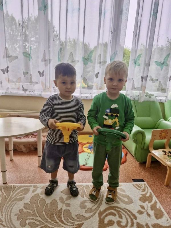 Дошколят ПетропавловскаКамчатского обучают правилам дорожного движения Дошколят ПетропавловскаКамчатского обучают правилам дорожного движения