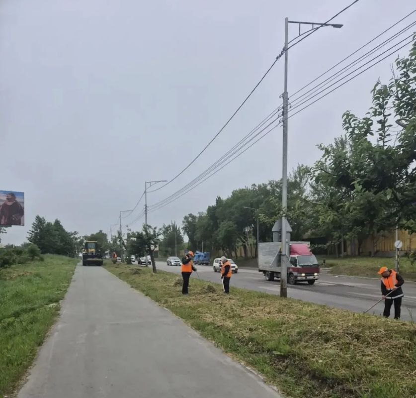 Город день за днем. 16 июля 2026 года В ПетропавловскеКамчатском в ежедневном режиме проходят работы по содержанию городских территорий Город день за днем. 16 июля 2026 года В ПетропавловскеКамчатском в ежедневном режиме проходят работы по содержанию городских территорий