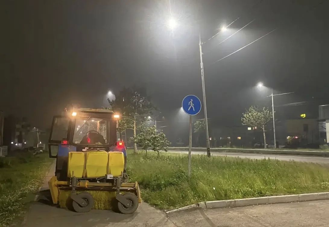 Город день за днем. 16 июля 2026 года В ПетропавловскеКамчатском в ежедневном режиме проходят работы по содержанию городских территорий Город день за днем. 16 июля 2026 года В ПетропавловскеКамчатском в ежедневном режиме проходят работы по содержанию городских территорий