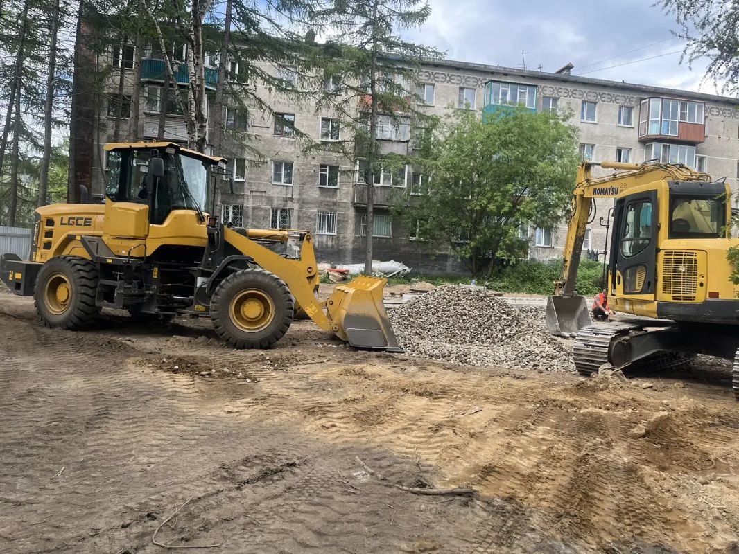 Сергей Лозовский проинспектировал ход благоустройства Аллеи доблести и славы в городе Елизово Сергей Лозовский проинспектировал ход благоустройства Аллеи доблести и славы в городе Елизово