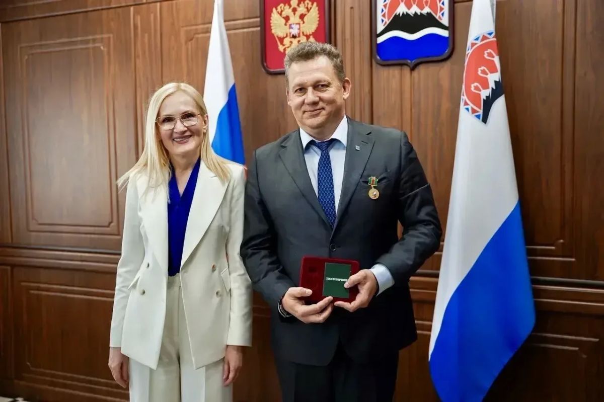 Камчатские труженики моря ко Дню рыбака получили рекордное количество государственных ведомственных наград Камчатские труженики моря ко Дню рыбака получили рекордное количество государственных ведомственных наград