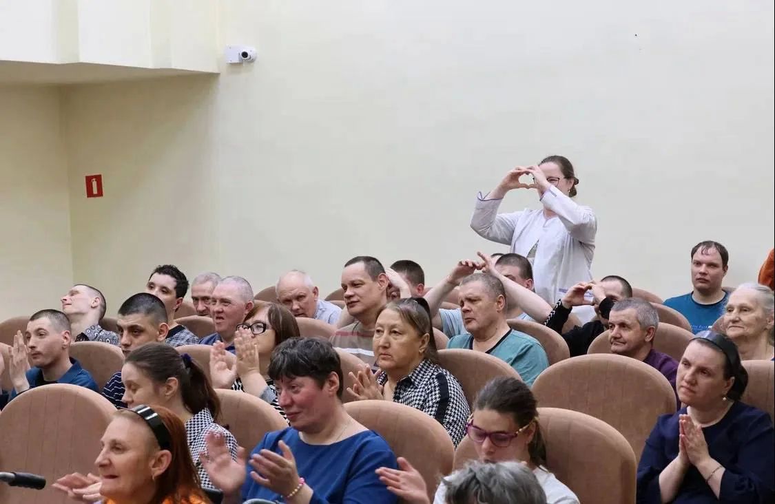 Искусство во имя добра. В стенах елизовского дома-интерната для людей с ментальными особенностями и в доме социального обслуживания «Ягодка» прошёл удивительный концерт Искусство во имя добра. В стенах елизовского дома-интерната для людей с ментальными особенностями и в доме социального обслуживания «Ягодка» прошёл удивительный концерт