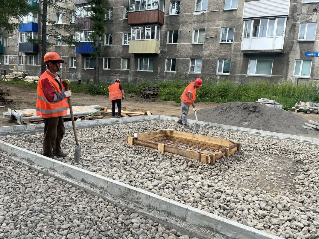 Сергей Лозовский проинспектировал ход благоустройства Аллеи доблести и славы в городе Елизово Сергей Лозовский проинспектировал ход благоустройства Аллеи доблести и славы в городе Елизово