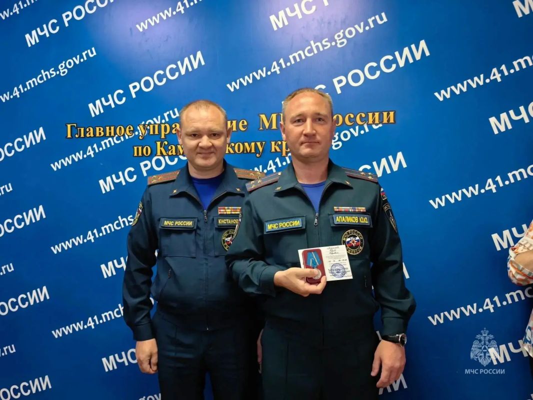 Госпожнадзору на Камчатке — 99 лет: сотрудников поздравили с профессиональным праздником Госпожнадзору на Камчатке — 99 лет: сотрудников поздравили с профессиональным праздником