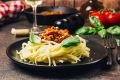 Гнезда из макарон с фаршем: оригинальный рецепт для душевного ужина