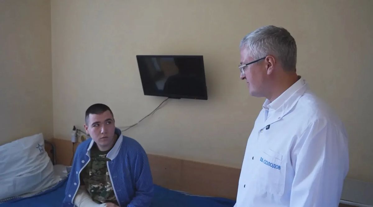 Солодов навестил камчатских бойцов в военном госпитале в Москве Солодов навестил камчатских бойцов в военном госпитале в Москве