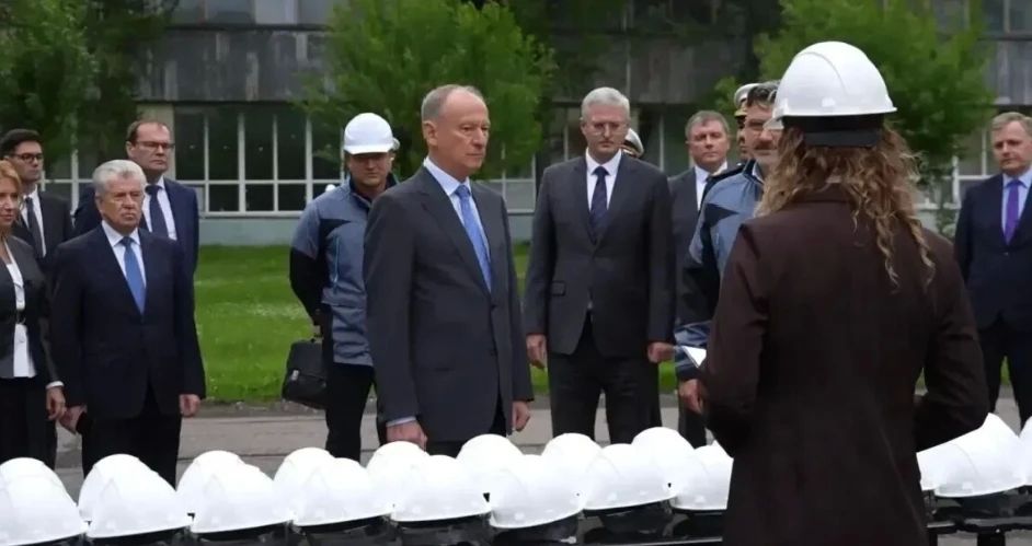 Помощник президента Николай Патрушев оценил развитие ВМФ и ремонтных мощностей на Камчатке