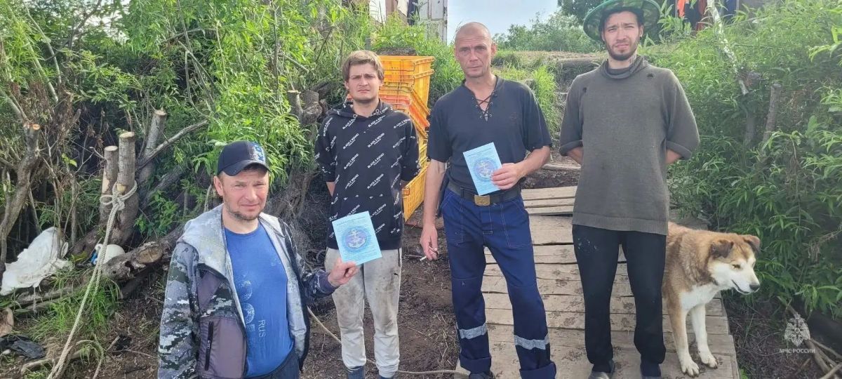 Представители родовых общин коренных малочисленных народов Севера узнали о правилах безопасности на камчатских водоемах Представители родовых общин коренных малочисленных народов Севера узнали о правилах безопасности на камчатских водоемах