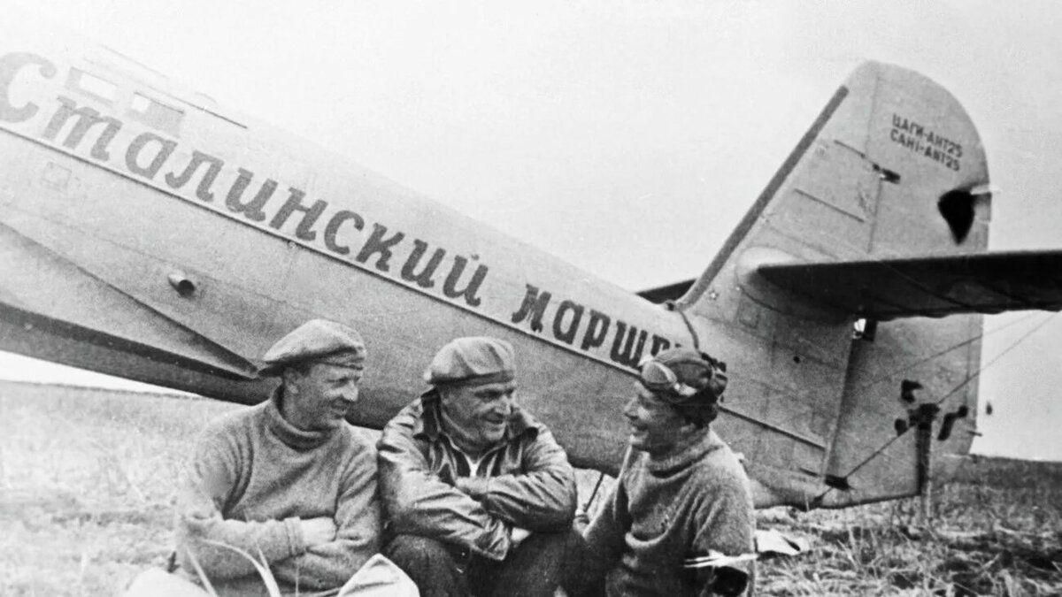 Николай Стариков: Сталинский маршрут. 90 лет назад 24 июля 1936 года экипаж самолета АНТ-25 получил высокую награду Родины Николай Стариков: Сталинский маршрут. 90 лет назад 24 июля 1936 года экипаж самолета АНТ-25 получил высокую награду Родины