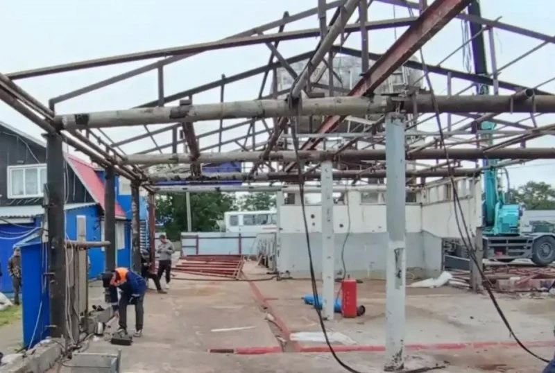 Сварщик на камчатском рыбзаводе при падении сломал бедро и предплечье