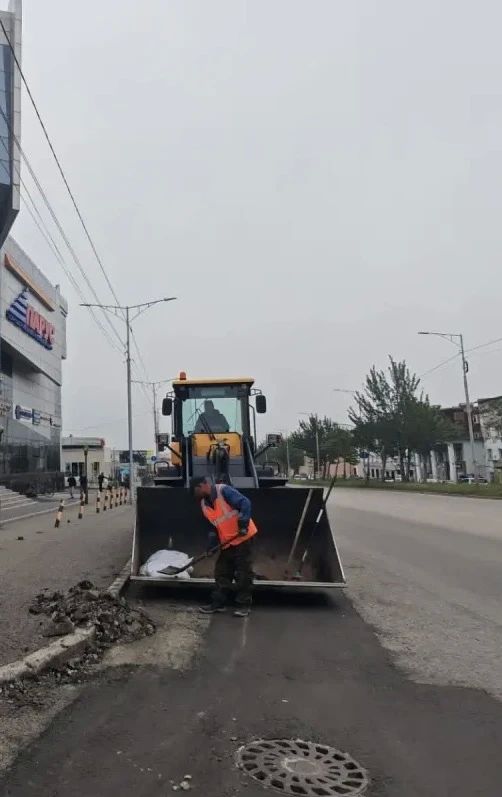 Город день за днем. 31 июля 2026 года Подрядные организации продолжают комплекс работ по содержанию городских территорий ПетропавловскаКамчатского Город день за днем. 31 июля 2026 года Подрядные организации продолжают комплекс работ по содержанию городских территорий ПетропавловскаКамчатского