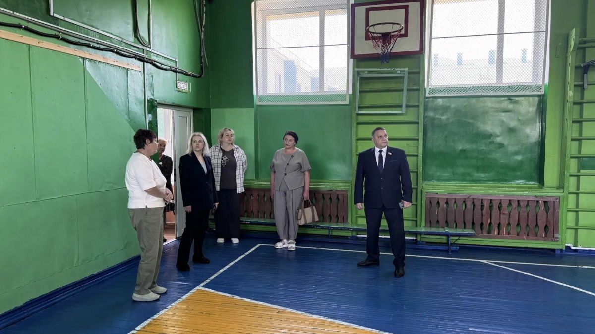 Председатель Городской Думы проинспектировал готовность школ № 7 и № 43 к новому учебному году Председатель Городской Думы проинспектировал готовность школ № 7 и № 43 к новому учебному году