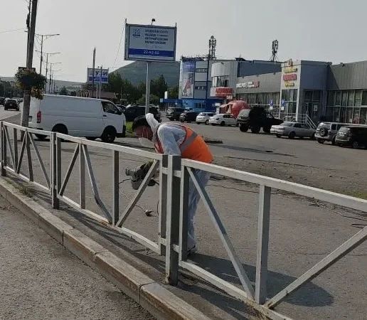 Город день за днем. 4 августа 2026 года Спецтехника и бригады ручного труда продолжают выполнять комплексную уборку городских территорий Город день за днем. 4 августа 2026 года Спецтехника и бригады ручного труда продолжают выполнять комплексную уборку городских территорий