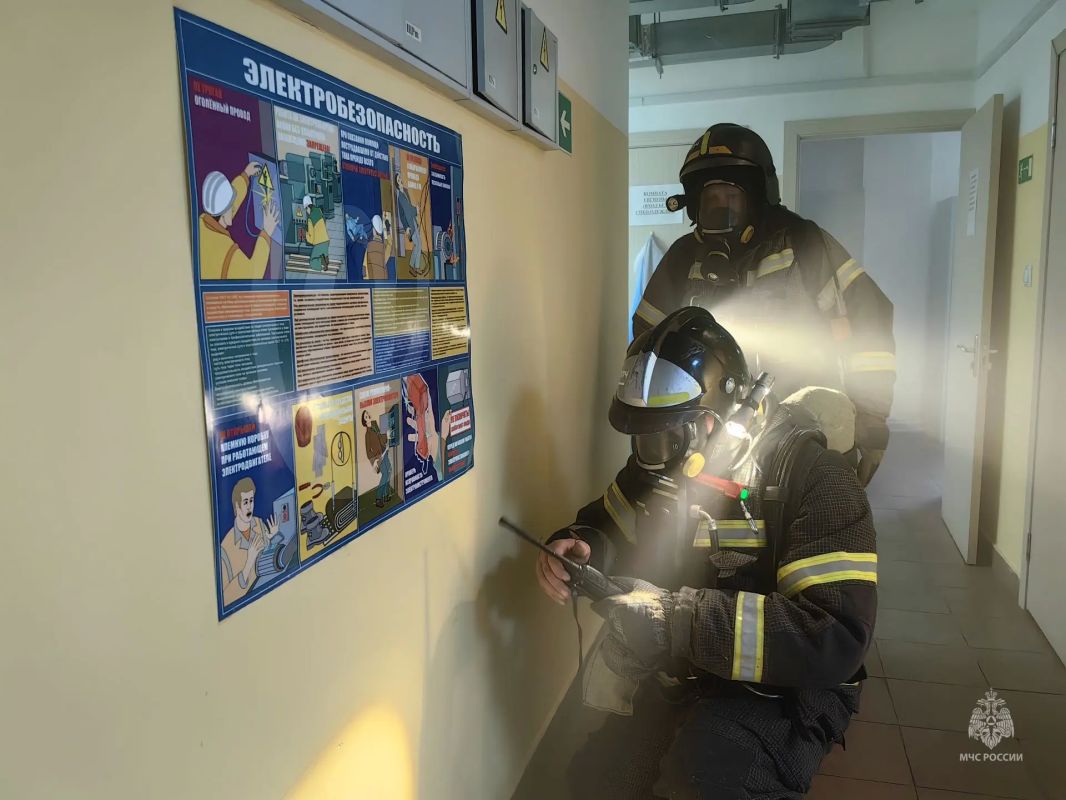 Камчатские пожарные тренировались тушить дом престарелых в Елизовском округе Камчатские пожарные тренировались тушить дом престарелых в Елизовском округе