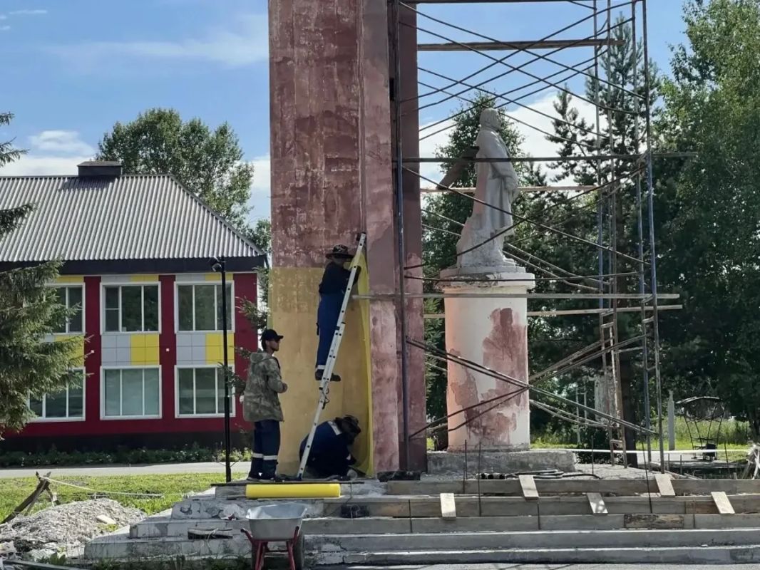 В селе Мильково благоустраивают центральную площадь и парк отдыха В селе Мильково благоустраивают центральную площадь и парк отдыха