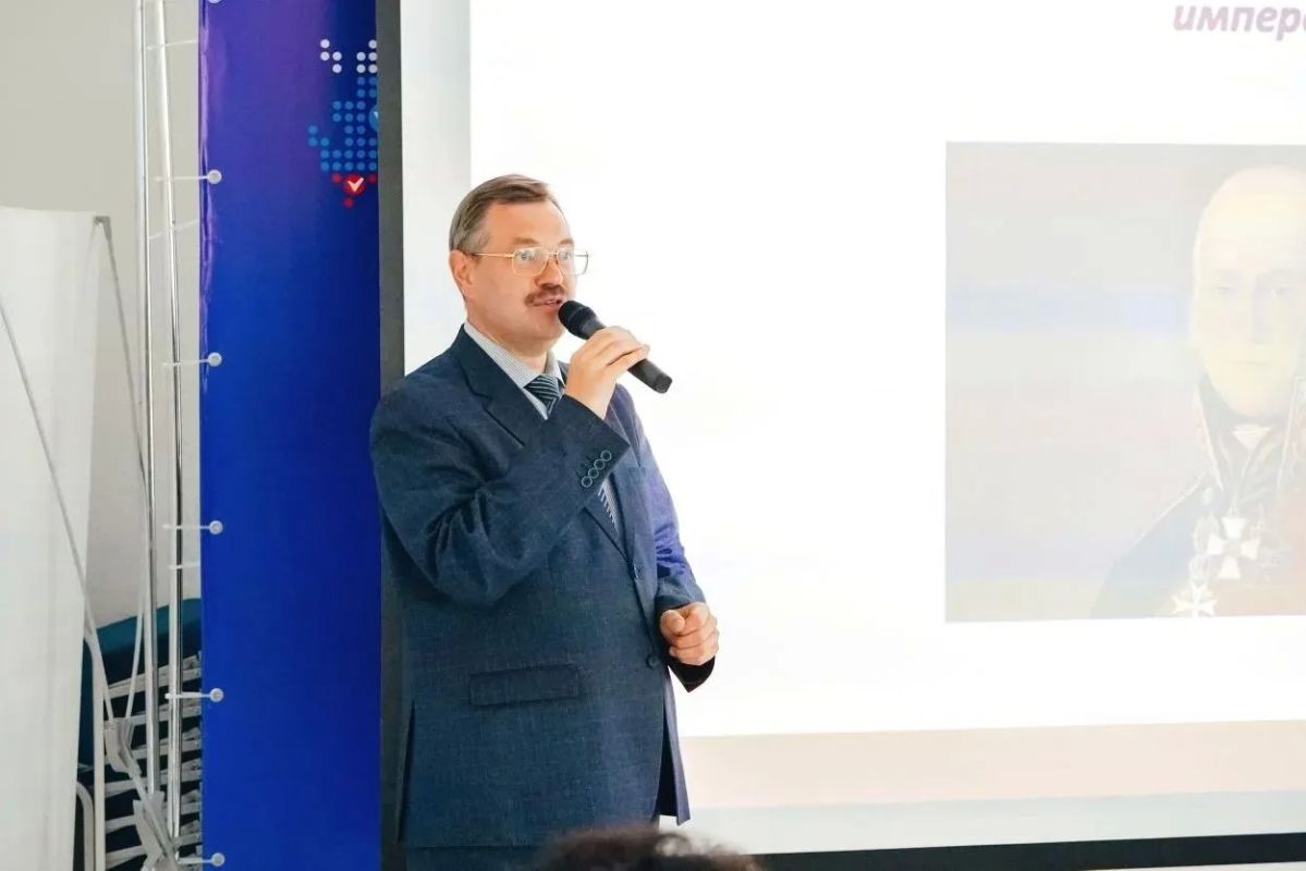Росквиз, посвященный 330-летию основания Военно-морского флота и адмиралу Федору Ушакову, прошел в Штабе общественной поддержки Росквиз, посвященный 330-летию основания Военно-морского флота и адмиралу Федору Ушакову, прошел в Штабе общественной поддержки