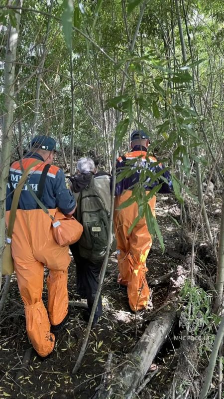 На Камчатке спасатели МЧС России оказали помощь пенсионерам-рыбакам, застрявшим в заломе реки На Камчатке спасатели МЧС России оказали помощь пенсионерам-рыбакам, застрявшим в заломе реки