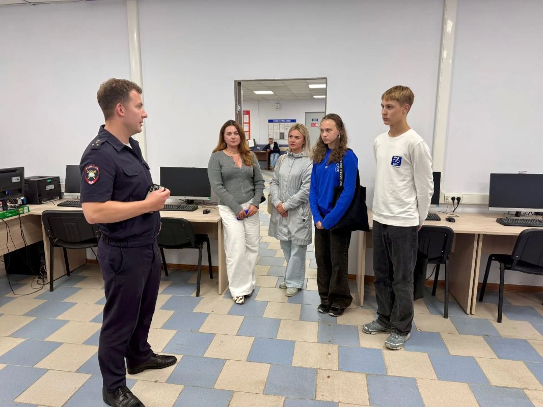 В рамках проведения всероссийской акции «Каникулы с общественным советом» организовано посещение межрайонного регистрационно-экзаменационного отдела (МРЭО) Госавтоинспекции УМВД России В рамках проведения всероссийской акции «Каникулы с общественным советом» организовано посещение межрайонного регистрационно-экзаменационного отдела (МРЭО) Госавтоинспекции УМВД России