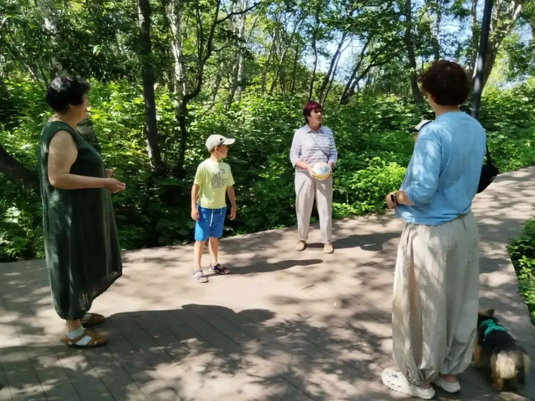 Сегодня в парке между проспектом Рыбаков и улицей Академика Королёва прошла игровая программа «Спорт+» Сегодня в парке между проспектом Рыбаков и улицей Академика Королёва прошла игровая программа «Спорт+»