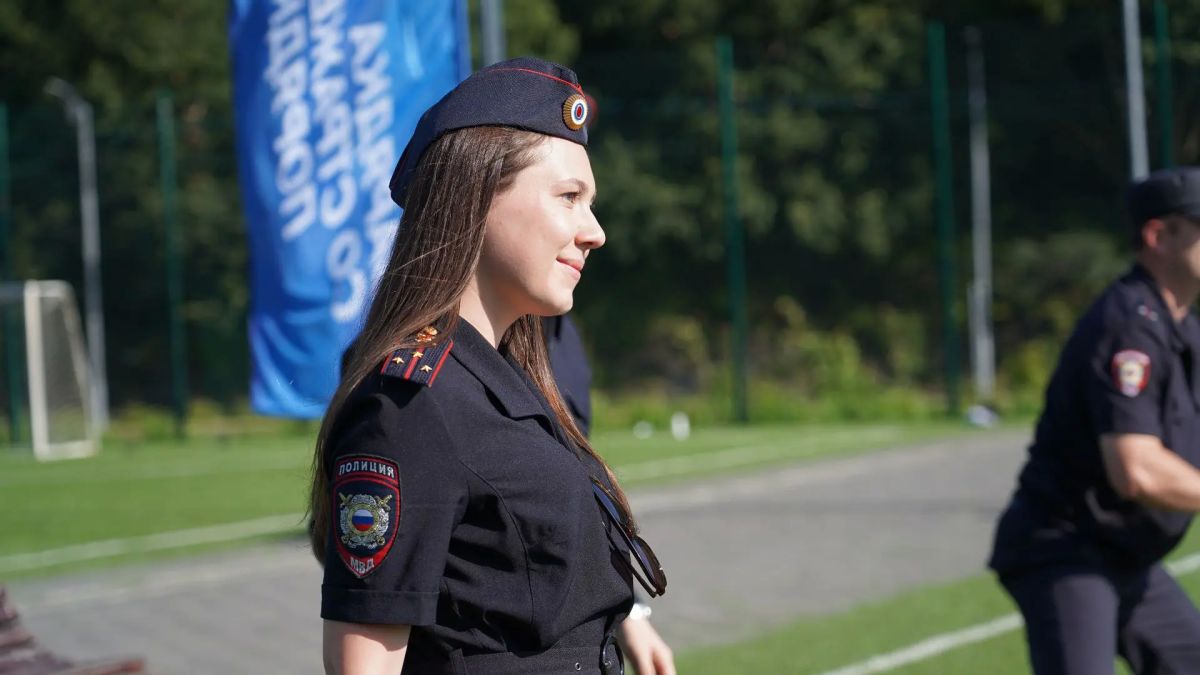 «Зарядка со стражем порядка»: полиция, спорт и хорошее настроение «Зарядка со стражем порядка»: полиция, спорт и хорошее настроение