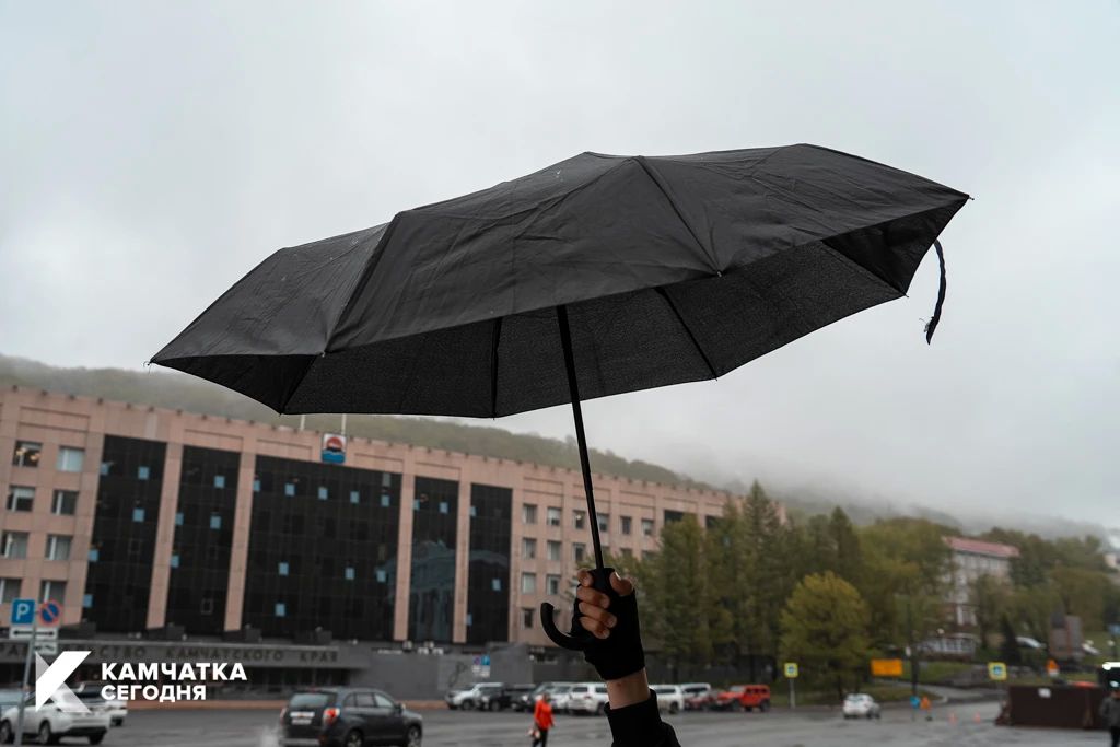 Охотоморский циклон несёт на Камчатку сильные ливни и риск паводков