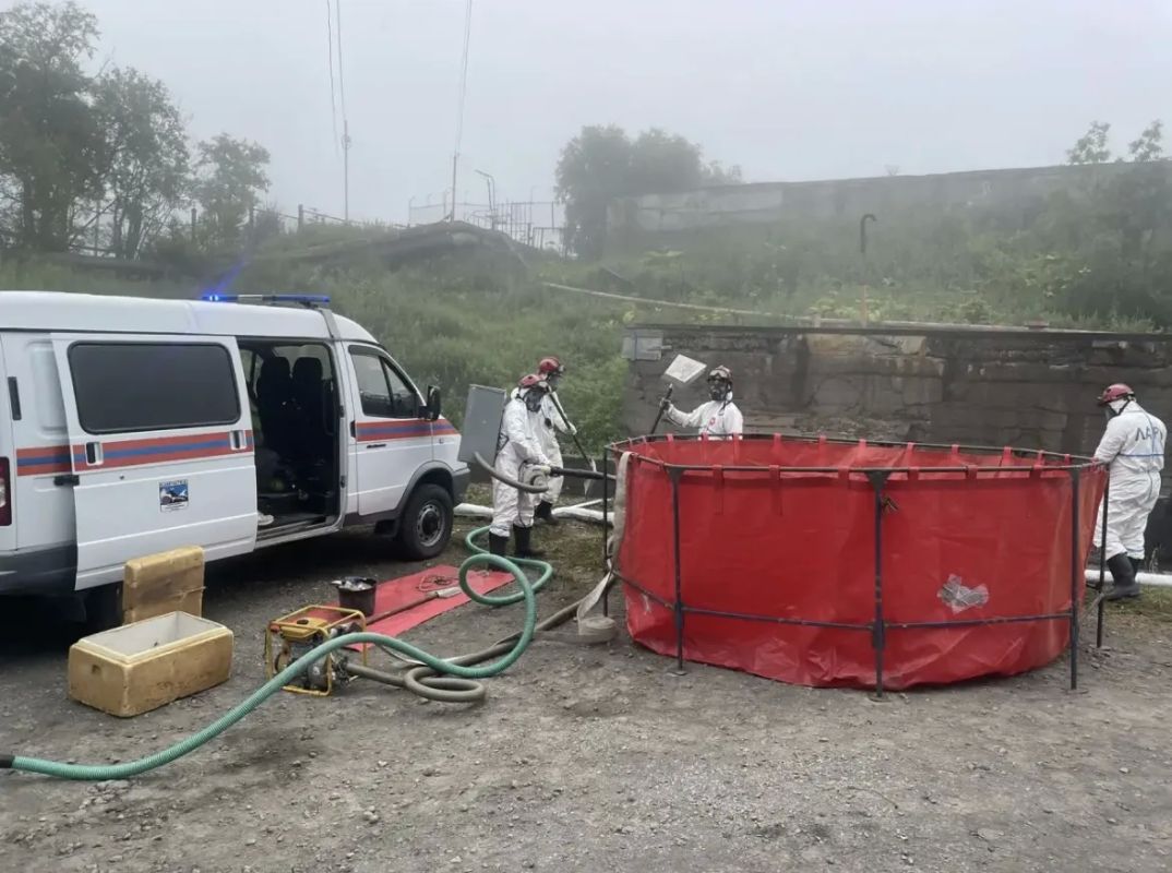 В Петропавловске-Камчатском прошли учения по ликвидации разливов нефтепродуктов В Петропавловске-Камчатском прошли учения по ликвидации разливов нефтепродуктов
