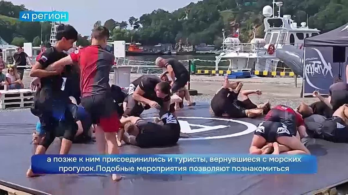Открытые соревнования по борьбе, приуроченные ко Дню физкультурника, провели в яхтенном порту в столице Камчатки