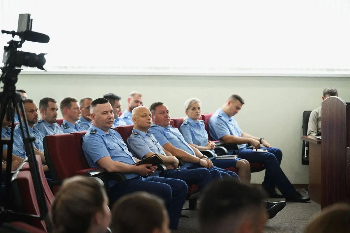 Ирина Яровая провела рабочую встречу с работниками прокуратуры Камчатского края Ирина Яровая провела рабочую встречу с работниками прокуратуры Камчатского края
