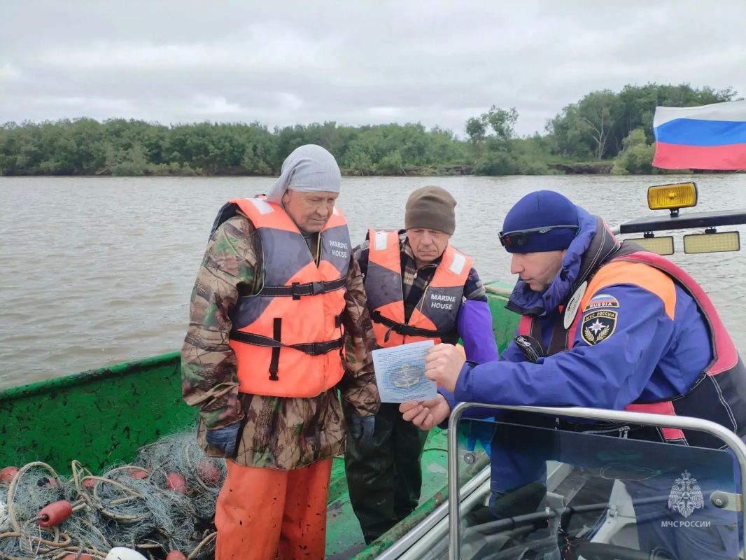 Судовладельцам Усть-Камчатского округа снова напомнили о правилах безопасности на воде Судовладельцам Усть-Камчатского округа снова напомнили о правилах безопасности на воде